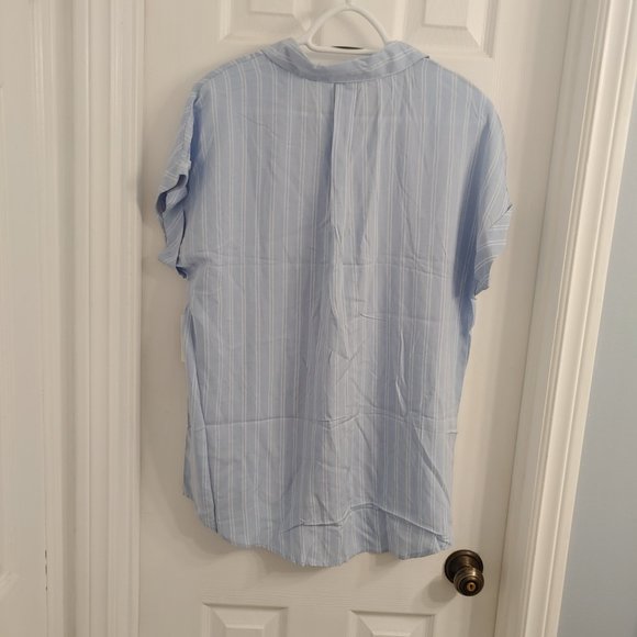 High Low Collared Top - Picture 2 of 4